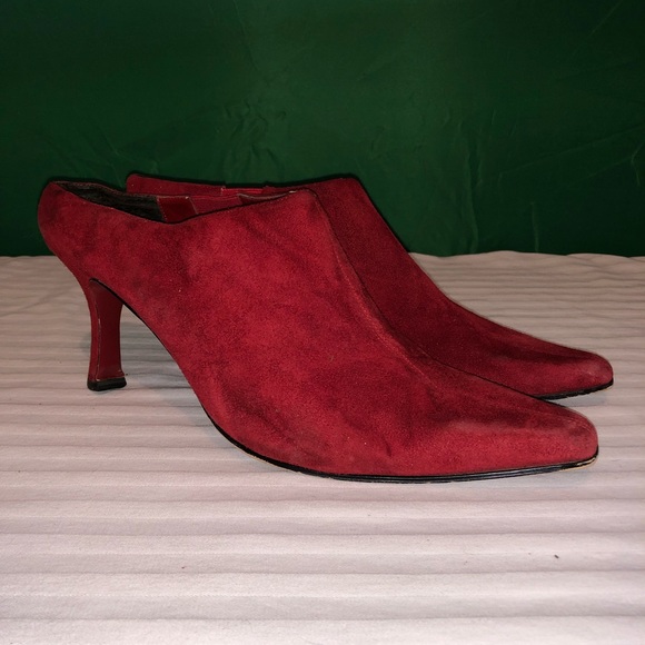 Ann Marion Low-Cut Red Heels - Picture 1 of 3